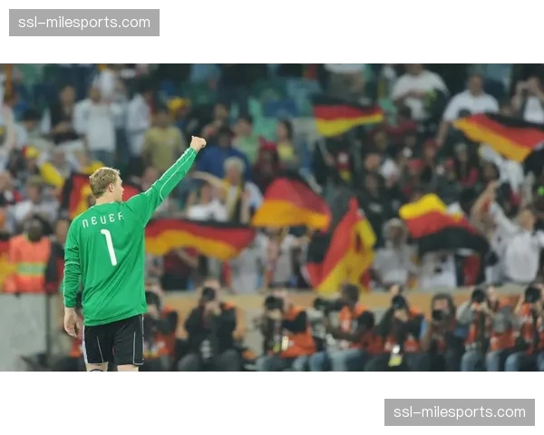 拜仁训练营:诺伊尔恢复合练,有望周末复出 拜仁训练营:诺伊尔恢复合练,有望周末复出