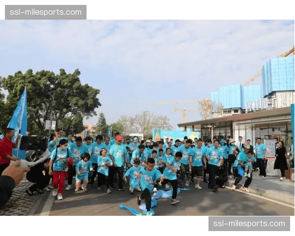 广州龙狮俱乐部组织球员参与社区防洪防灾公益宣传