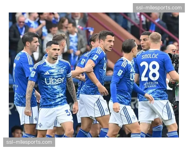 国际米兰4-3逆转科莫完成史诗级翻盘，26分钟连扳四球